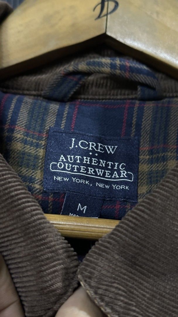 J. CREW CANVAS WORK JACKET (Category: Coats, Jackets and Outerwear) located in Manila. Submitted by uhmekaji (Listing ID 1465892331, Image 3). Description: J. CREW CANVAS WORK JACKET workwear size Medium 100% cotton Ideal zipper.