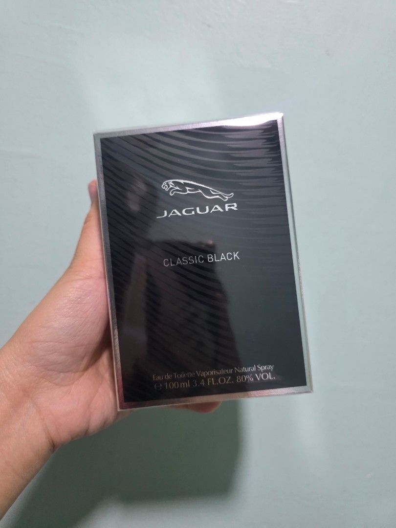 Jaguar Classic Black Eau de Toilette 100ml (Category: Fragrance & Deodorants) located in Rodriguez. Submitted by pasabuymokaykwe_dubai (Listing ID 1465859778, Image 1). Description: ✅️Brand New ✅️From Dubai ✅️Original ❌️Fixed Price Top notes are Granny Smith apple, Bitter Orange and Mandarin Orange; middle notes are Tea, Sea water, Geranium, Nutmeg and Cardamom; base notes are White Musk, Virginia Cedar, Sandalwood, Tonka Bean, Vetiver and oak mo
