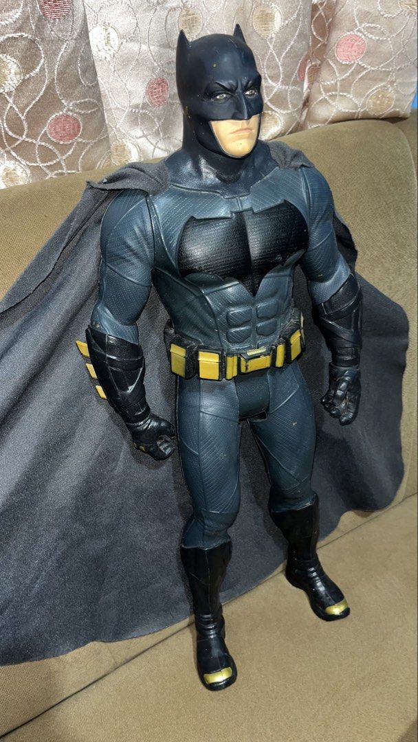 Jakks Pacific Batman 2015 DC Comics Action Figure (Category: Figurines & Statues) located in Santa Catalina. Submitted by glassskintification (Listing ID 1465765502, Image 1). Description: - Brand/Year: 2015 Jakks Pacific - Size: Impressive 20 inches tall - Design: Classic grey and black suit with yellow utility belt and fabric cape - Authenticity: Copyright details and year stamped on the bottom of the foot - Condition: Normal signs of play wear