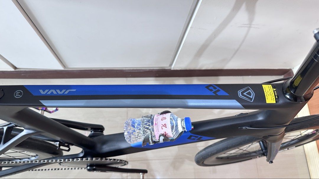 Java CL T700 Carbon Frameset only (Category: Bicycles) located in Singapore. Submitted by woomc (Listing ID 1465772103, Image 3). Description: Selling only the Frameset: stem, carbon fork, carbon frame, seatpost plus skewer. Will come with the bb (dub)..