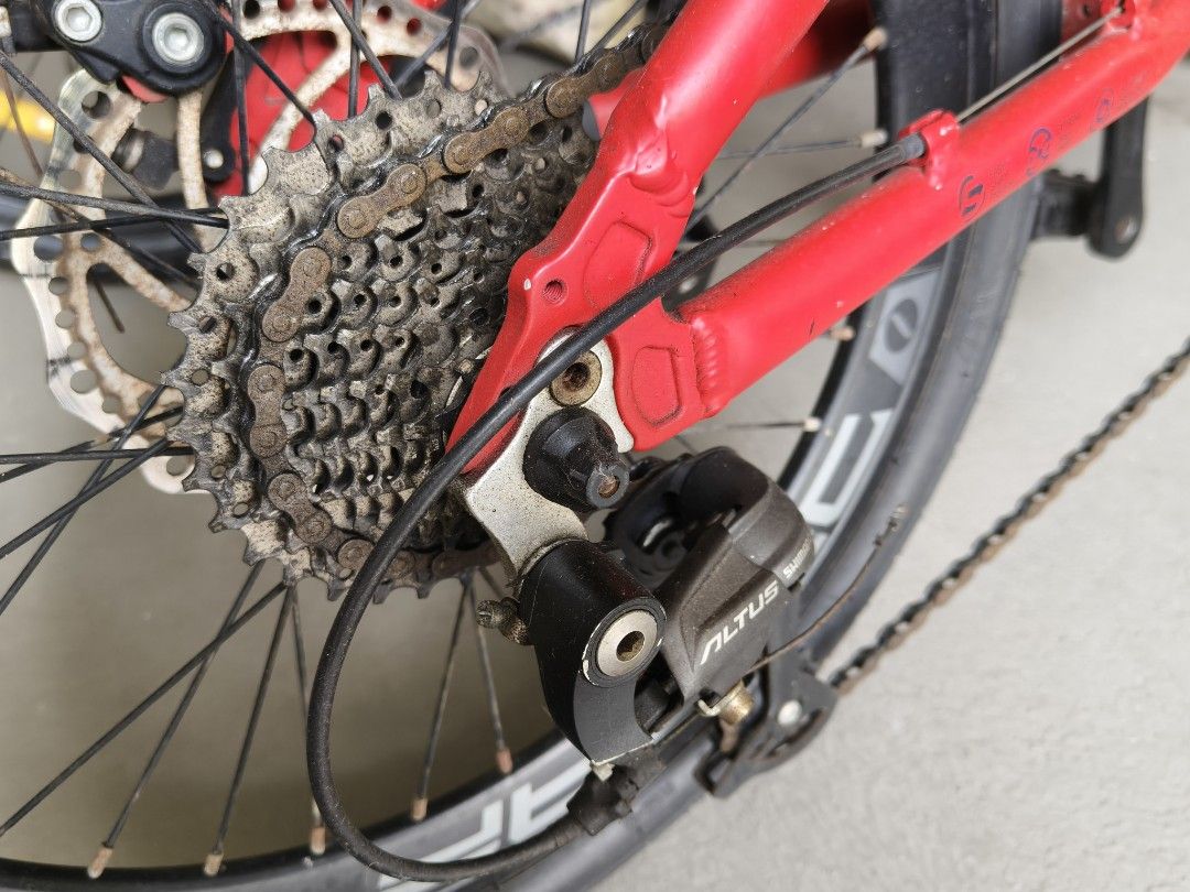 JAVA Folding Bicycle Red (Category: Bicycles) located in Singapore. Submitted by stiforp_2025 (Listing ID 1465909006, Image 4). Description: - Red JAVA folding bike with 9gears - Shimano Altus drivetrain with Decaf wheels and crankset - Includes useful accessories: handlebar bag, water bottle holder, kickstand, and rear pouch - Folding mechanism is fully functional and smooth.