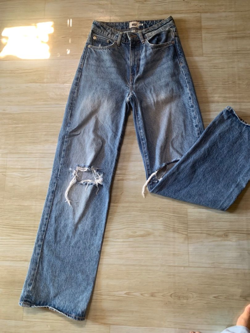 Jeans 157 Size XS Distressed (Category: Jeans) located in Piddig. Submitted by yhanshop (Listing ID 1465791562, Image 1). Description: - Brand: 157 - Size: XS - Fit: High waist with relaxed wide leg - Details: Distressed knee cutout on the left leg, faded wash look - Design: Classic five-pocket style with button and zip fly closure - Material: Sturdy, durable denim - Condition: Great everyday piece.