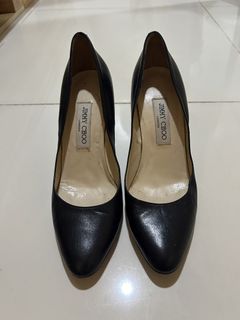 (Category: ) located in . Submitted by miss.manolos.closet (Listing ID 1465929052, Image 1). Description: .