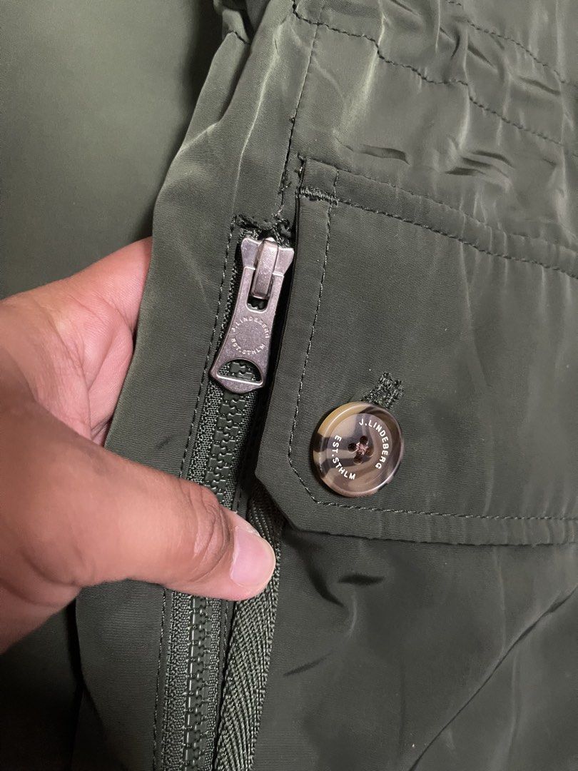 j.lindeberg Foreman Field Jacket (Category: Coats, Jackets and Outerwear) located in Bulacan. Submitted by sanjisthrift (Listing ID 1465783455, Image 3). Description: Size Medium Width 20 Length 29.5 Very Good Condition 9/10 Scratch lang sa loob (not visible sa labas).