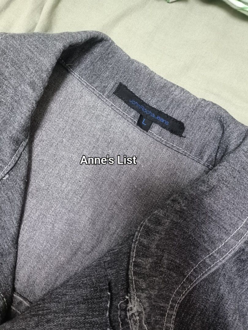 John Rocha Jeans Gray Denim Jacket Size L (Category: Coats, Jackets and Outerwear) located in Santa Maria. Submitted by anne_s.list (Listing ID 1465940486, Image 1). Description: - Brand: John Rocha - Color/Wash: Gray wash - Size: Tag L (Fits XL based on 22" chest width) - Features: Button-up front, chest pockets, side pockets - Condition: Clean fabric with sturdy stitching throughout - Model Reference: 5'2" tall - Location: Pickup available in S