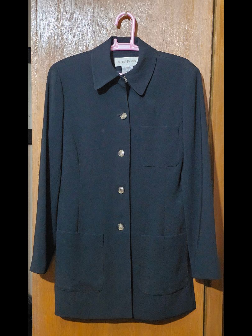 Jones New York Black Long-line Button Blazer (Category: Coats, Jackets and Outerwear) located in Quezon City. Submitted by mb.tan (Listing ID 1465930479, Image 1). Description: - Size: Small to medium (US 6-EUR 38-UK 10) - Color: Black - Upper material: 64% triacetate, 36% polyester - Lining: 100% acetate - Appropriate as officewear and smart casual settings. Price is negotiable Payment: Gcash Delivery: Sf to be shouldered by buyer. Meetups: Any 