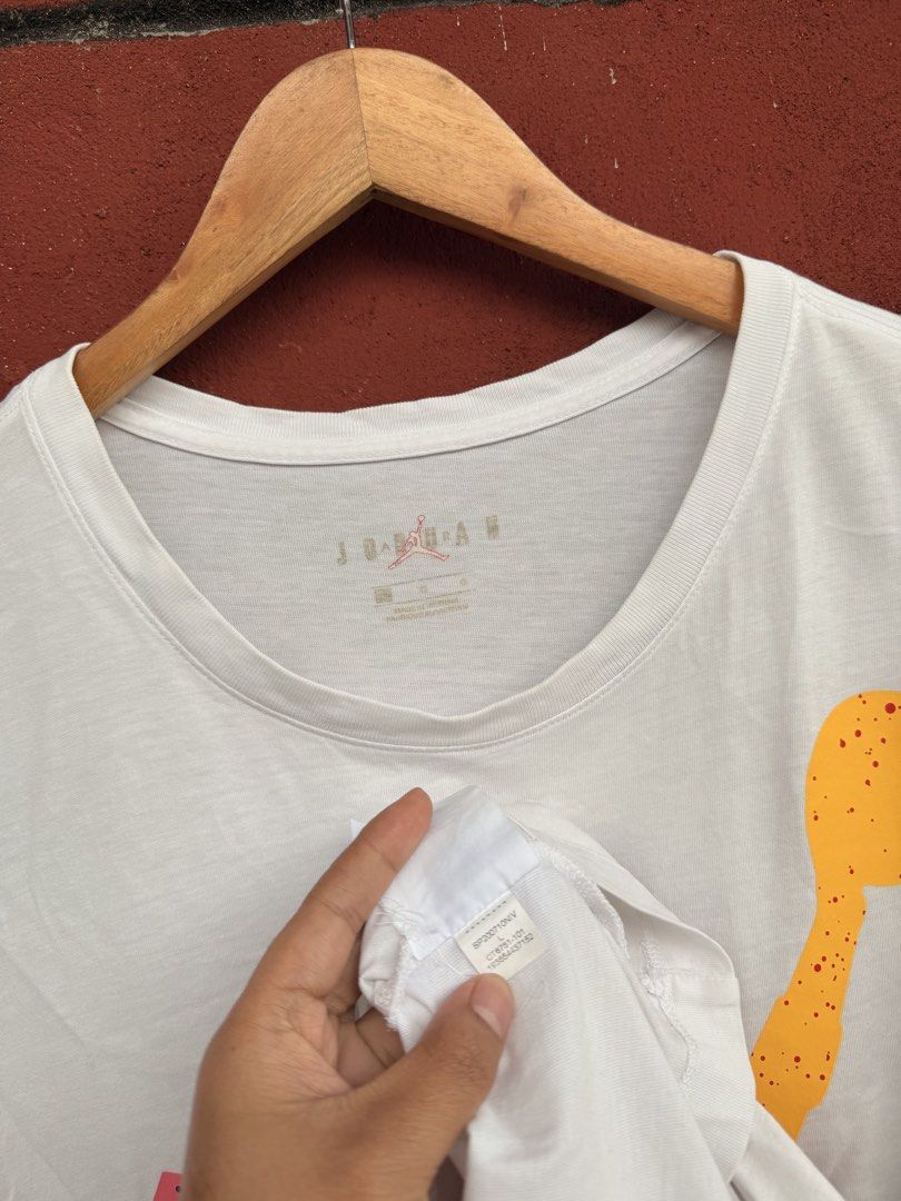 Jordan (Category: Tshirts & Polo Shirts ) located in Baguio. Submitted by mardimercredi14 (Listing ID 1465847402, Image 3). Description: 🔥 Jordan Dimensions: 24*31 Condition: very good Color Rate: 10 ❌ sign of usage.