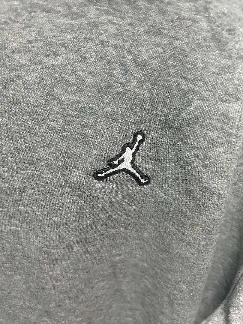 Jordan hoodie (Category: Coats, Jackets and Outerwear) located in Taytay. Submitted by dariusballesteros (Listing ID 1465825007, Image 2). Description: Large 23x28 No issue.