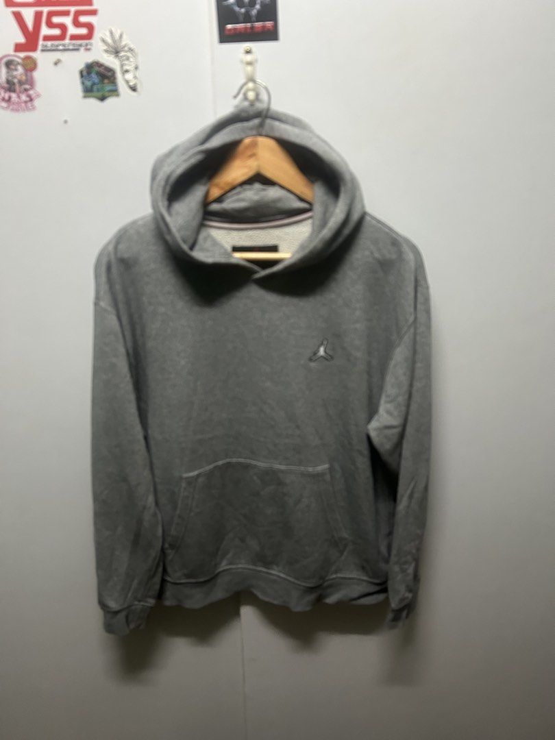 Jordan hoodie (Category: Coats, Jackets and Outerwear) located in Taytay. Submitted by dariusballesteros (Listing ID 1465825007, Image 1). Description: Large 23x28 No issue.