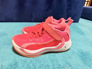 (Category: ) located in . Submitted by jla.closet (Listing ID 1465931871, Image 1). Description: .