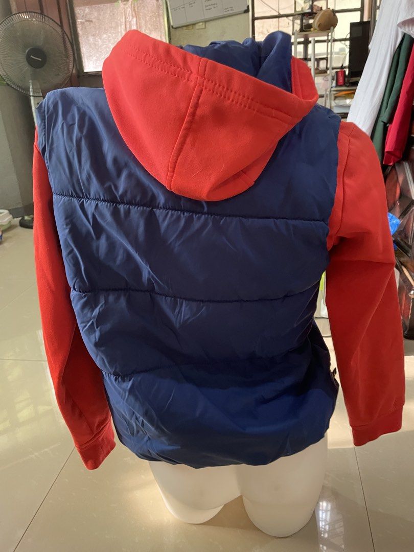 Jordan puffer jacket (Category: Other Babies Going Out Needs) located in Rizal. Submitted by allenrion (Listing ID 1465836294, Image 2). Description: Preloved jordan hooded puffer jacket Size: 8-10 years old,18 inches armpit to armpit Price: 570 pesos Flaw: may need tahiin na part Disclaimer: No brand affiliation. All items are thrifted and pre-owned. All trademarks, logos, and copyrights belong to their respective owners..