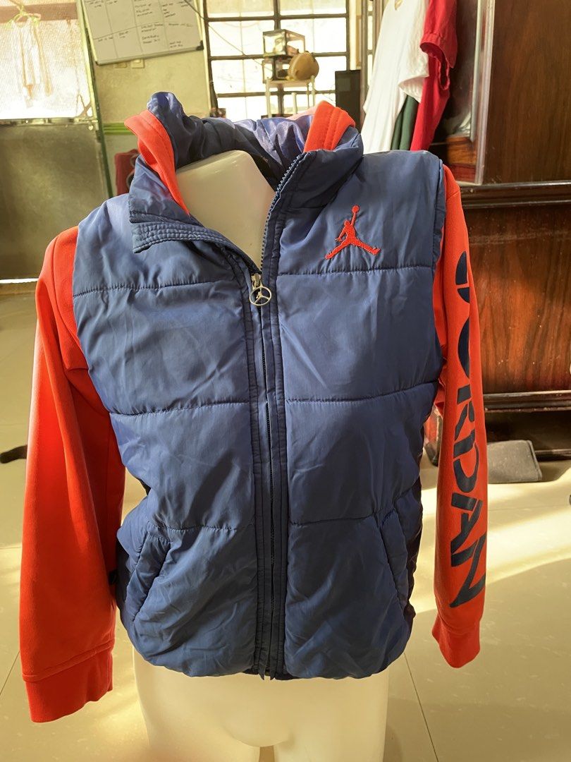 Jordan puffer jacket (Category: Other Babies Going Out Needs) located in Rizal. Submitted by allenrion (Listing ID 1465836294, Image 1). Description: Preloved jordan hooded puffer jacket Size: 8-10 years old,18 inches armpit to armpit Price: 570 pesos Flaw: may need tahiin na part Disclaimer: No brand affiliation. All items are thrifted and pre-owned. All trademarks, logos, and copyrights belong to their respective owners..