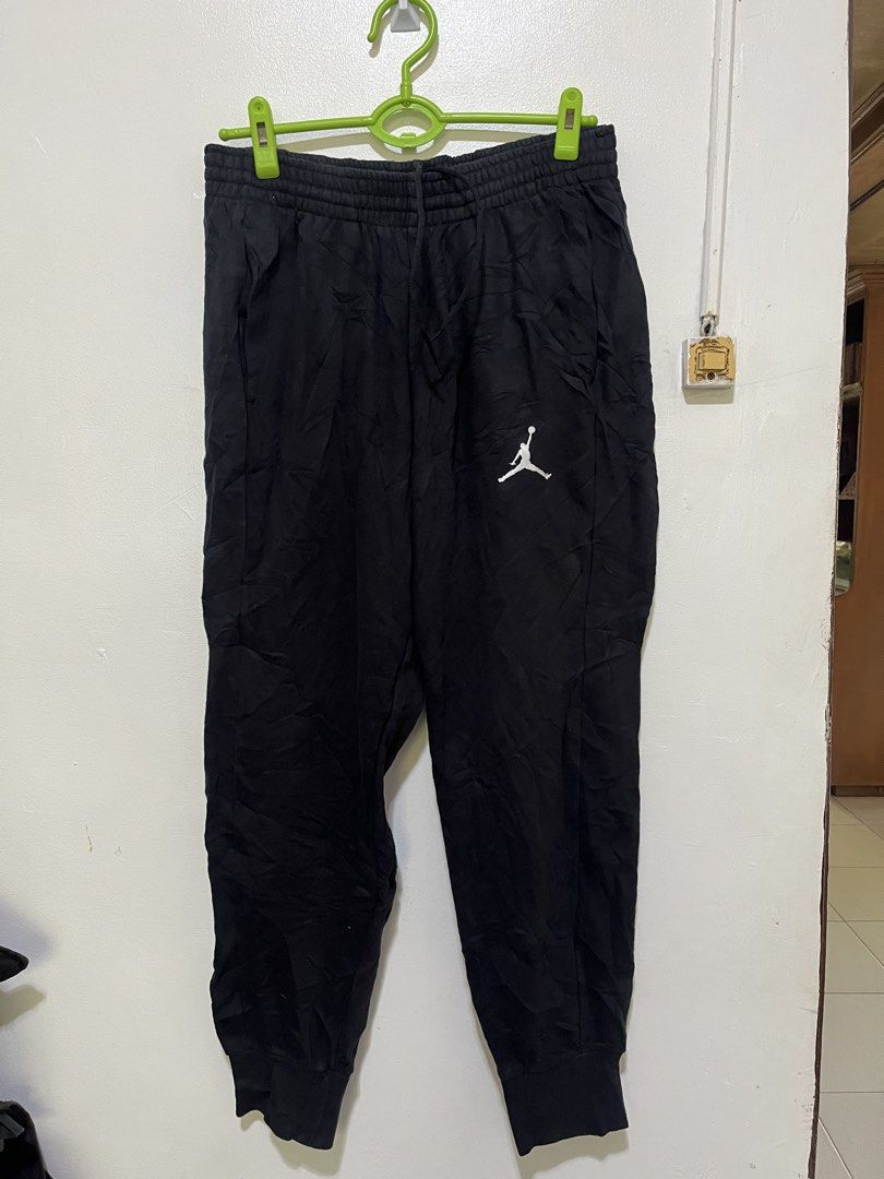 Jordan sweatpants (Category: Jeans) located in Bulacan. Submitted by arjoeocano-36257 (Listing ID 1465798986, Image 2). Description: Jordan sweatpants Like new condition 10/10 Size 30-34 L39 550 php Loc: bulacan.