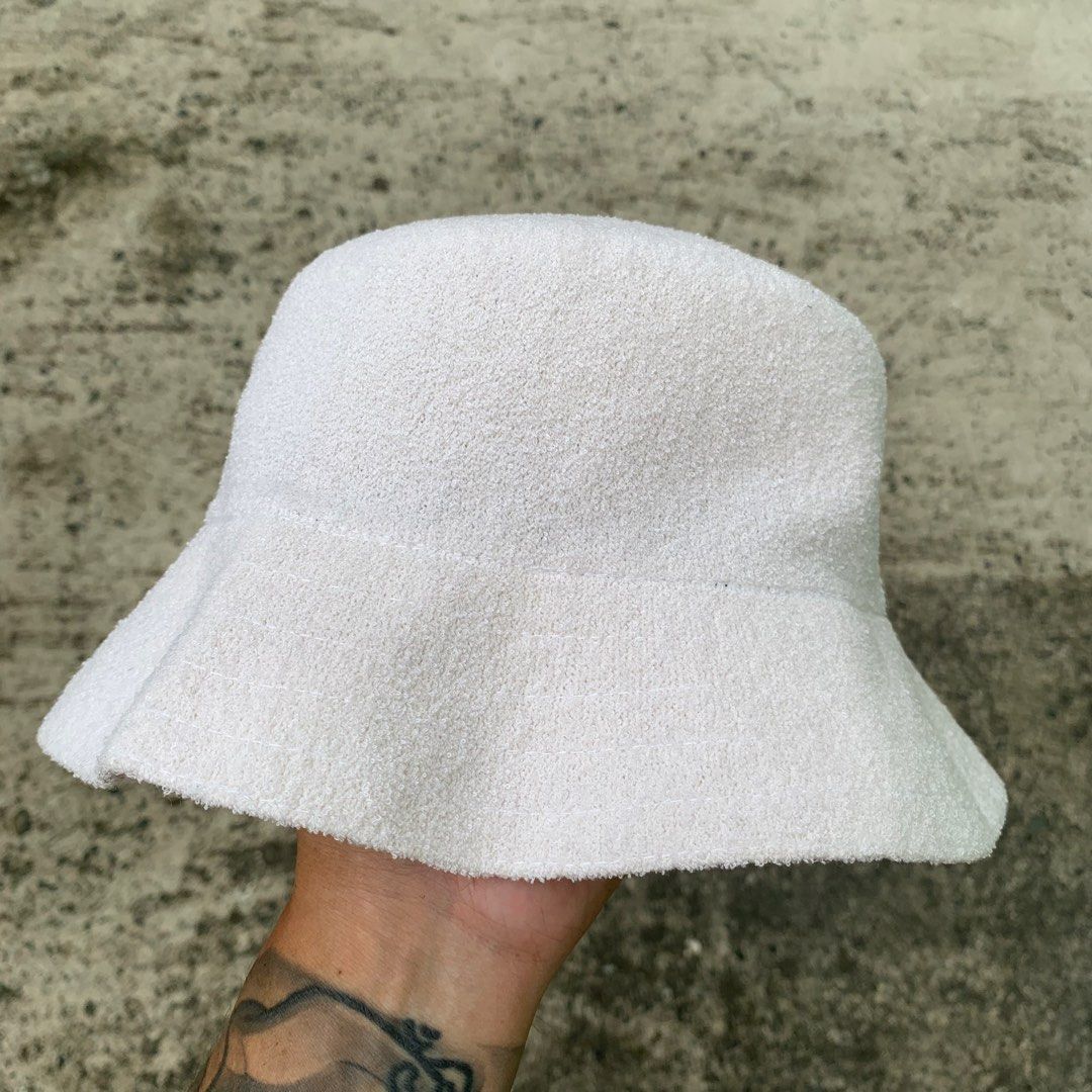 Kangol Bermuda Bucket Hat (Category: Caps & Hats) located in Cavite. Submitted by francuhstuff_ph (Listing ID 1465926674, Image 3). Description: Kangol Bermuda Bucket Hat Medium Used excellent condition No flaws/issues.