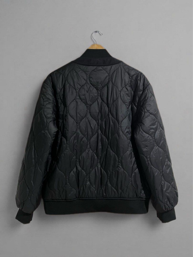 Karaku Quilted Padded Flight Jacket Large (Category: Coats, Jackets and Outerwear) located in Cainta. Submitted by mackoyclassicfinds (Listing ID 1465831412, Image 2). Description: Karaku Quilted Padded Flight Jacket Large Armpit to Armpit 24 inch Length 26 inch Shoulder 20 ½ inch Sleeve 24 inch No Issue Good as new Condition ₱1,500 + SF 📍Cainta Rizal Direct Message lang sa interesado.