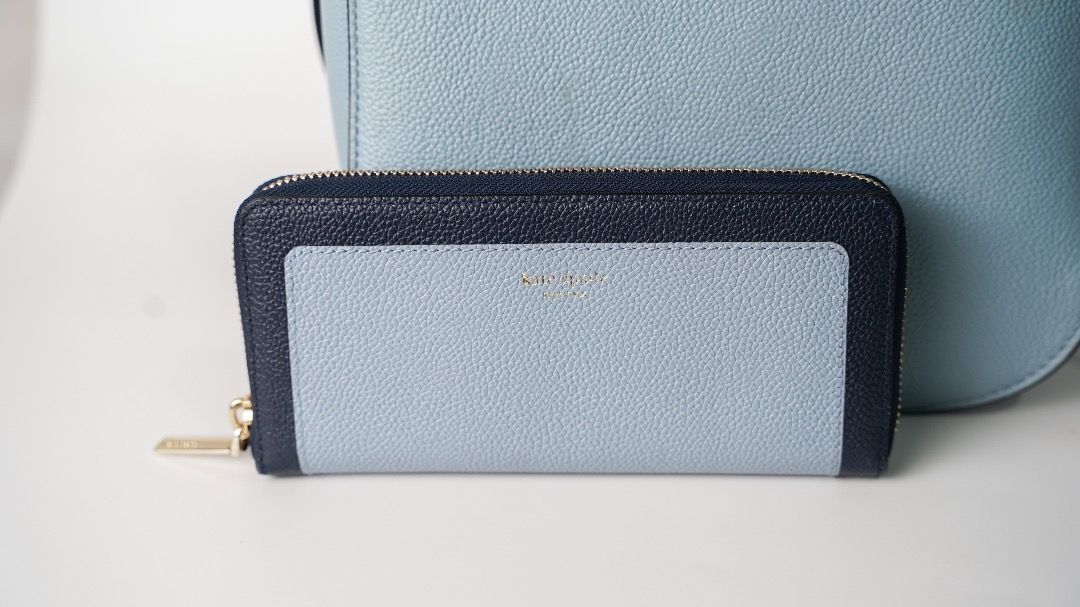 Kate Spade 2 Piece Handbag and Wallet Set (Category: Cross-body Bags) located in Pasig City. Submitted by laagn.ph (Listing ID 1465763609, Image 2). Description: - Brand: Kate Spade - Set includes: Matching crossbody handbag and zip-around wallet - Material: Premium pebble leather in blue and navy tones - Hardware: Elegant gold-tone hardware with logo lettering - Condition: Brand new with tag attached, never used and properly stored - Perfect coo