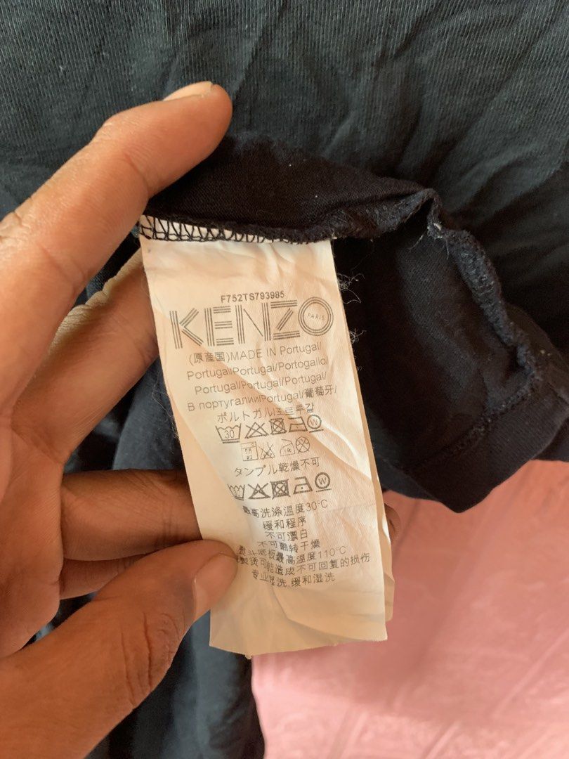 Kenzo (Category: Luxury Apparel) located in Kabacan. Submitted by mansourrrrrr (Listing ID 1465831366, Image 3). Description: Kenzo Paris Shirt Size:Small Issue: hairlines.