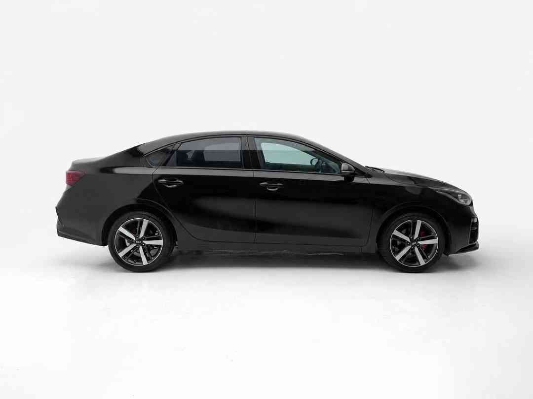 Kia Cerato 1.6 SX (A) (Category: Used Cars) located in Singapore. Submitted by vincar_pre-owned (Listing ID 1465765661, Image 2). Description: Smooth and reliable 1.6L engine with a spacious and comfortable interior! Easy maintenance with low road tax and fuel consumption. Contact us today to arrange a viewing for this unit at the V1ncar pre-owned showroom now! Features: Powered by 1.6L 4 cylinder inline 16 valve DOHC dual CVVT engine, 125bhp, 6 