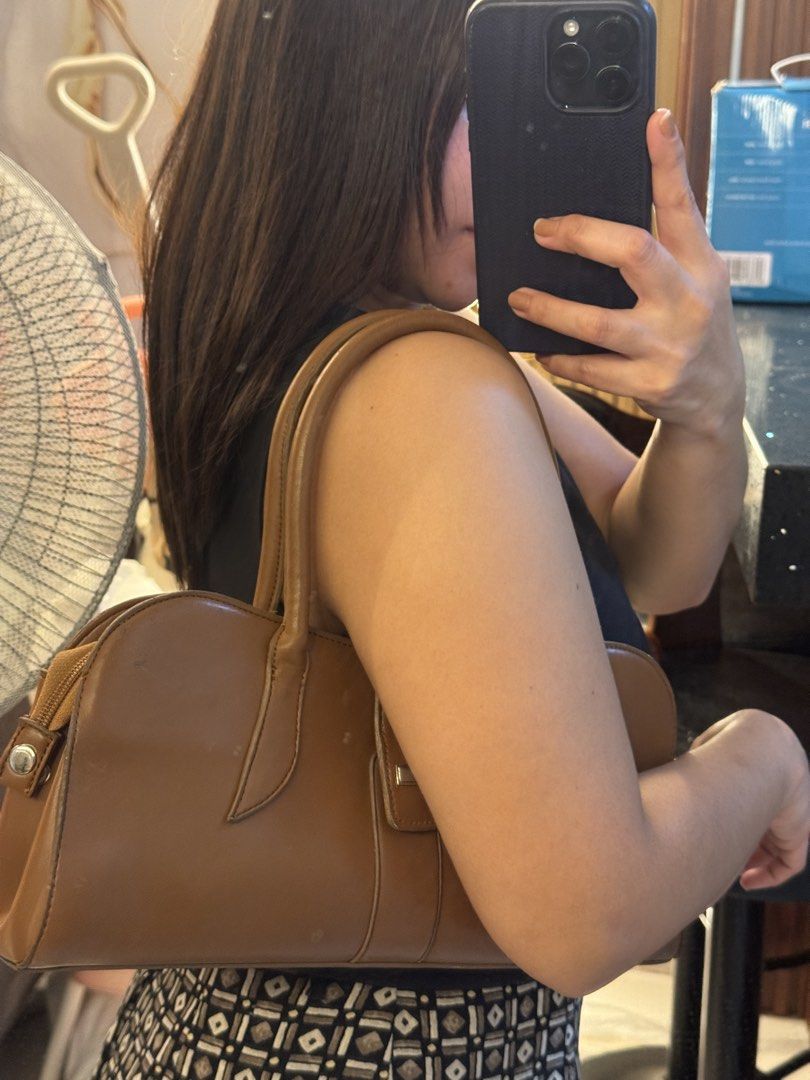 Kili kili bag (Category: Shoulder Bags) located in Muntinlupa City. Submitted by Tins_preloved (Listing ID 1465766346, Image 1). Description: Brown leather-look shoulder bag in a clean minimalist style. Features dual straps, a secure top zip, and a silver buckle detail. Medium-sized to easily fit your phone, keys, and wallet. A versatile, neutral everyday bag..