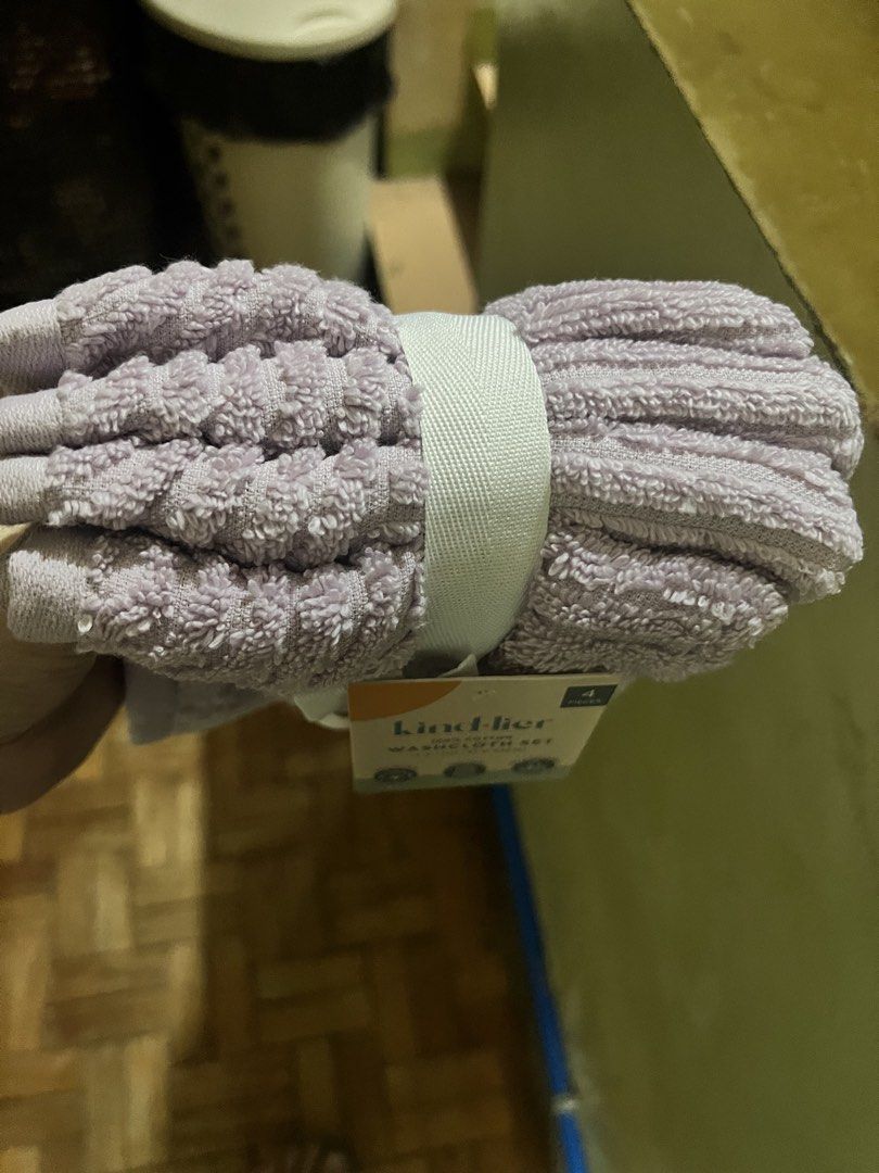 Kind lier wash cloth set 🇺🇸 (Category: Bedding & Towels) located in Paranaque City. Submitted by arianem031087 (Listing ID 1465775917, Image 2). Description: .