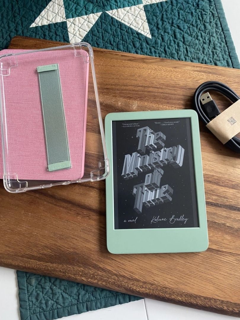 Kindle Basic 16GB (11th Gen, 2024 Release) – Matcha | No Ads | Bundle | Used (Category: E-Readers) located in Rodriguez. Submitted by mabiicakes (Listing ID 1465828939, Image 1). Description: includes: - original box - charger - transparent case with strap - hard plastic cover case excellent cosmetic condition and no ads. battery life still lasts for weeks depending on usage. mas mabilis lang ma-consume kapag mas madalas gamitin, but overall okay