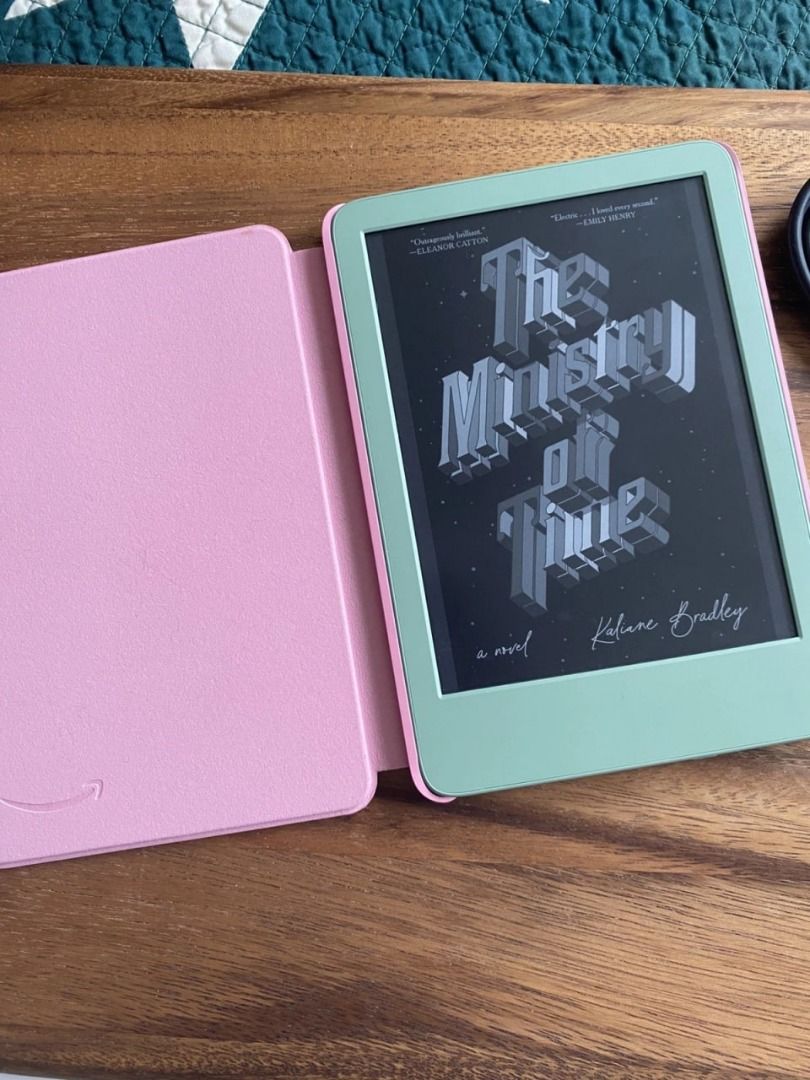 Kindle Basic 16GB (11th Gen, 2024 Release) – Matcha | No Ads | Bundle | Used (Category: E-Readers) located in Rodriguez. Submitted by mabiicakes (Listing ID 1465828939, Image 2). Description: includes: - original box - charger - transparent case with strap - hard plastic cover case excellent cosmetic condition and no ads. battery life still lasts for weeks depending on usage. mas mabilis lang ma-consume kapag mas madalas gamitin, but overall okay