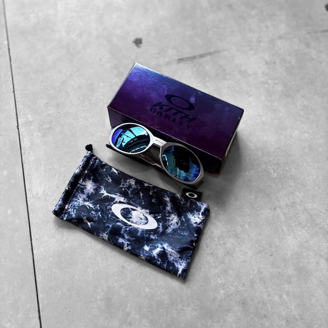 KITH OAKLEY EYE JACKET REDUX (Category: Sunglasses & Eyewear) located in Quezon City. Submitted by raremountain.19d94e (Listing ID 1465764470, Image 1). Description: Brand new. Complete with box. Add shipping fee. .