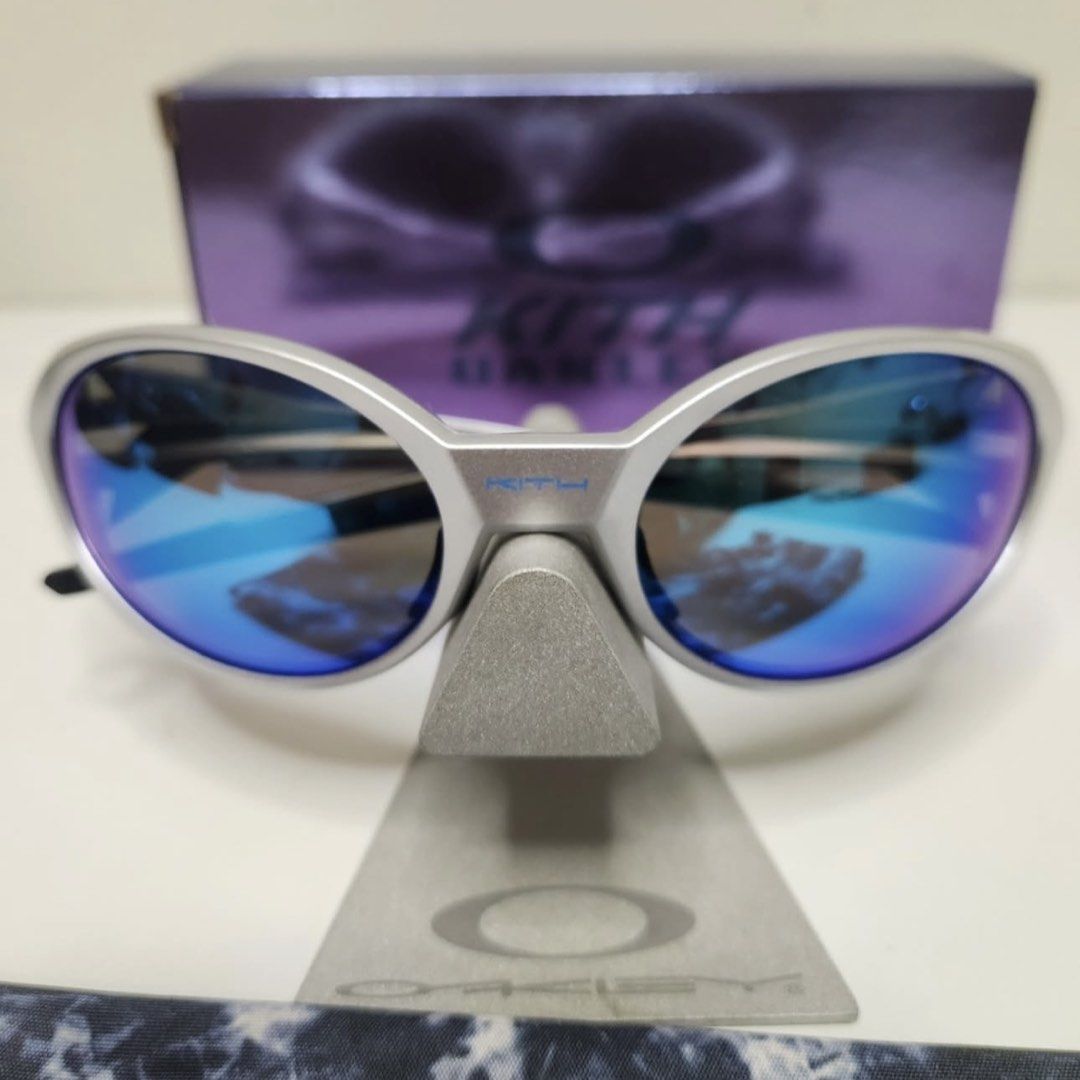 KITH OAKLEY EYE JACKET REDUX (Category: Sunglasses & Eyewear) located in Quezon City. Submitted by raremountain.19d94e (Listing ID 1465764470, Image 3). Description: Brand new. Complete with box. Add shipping fee. .