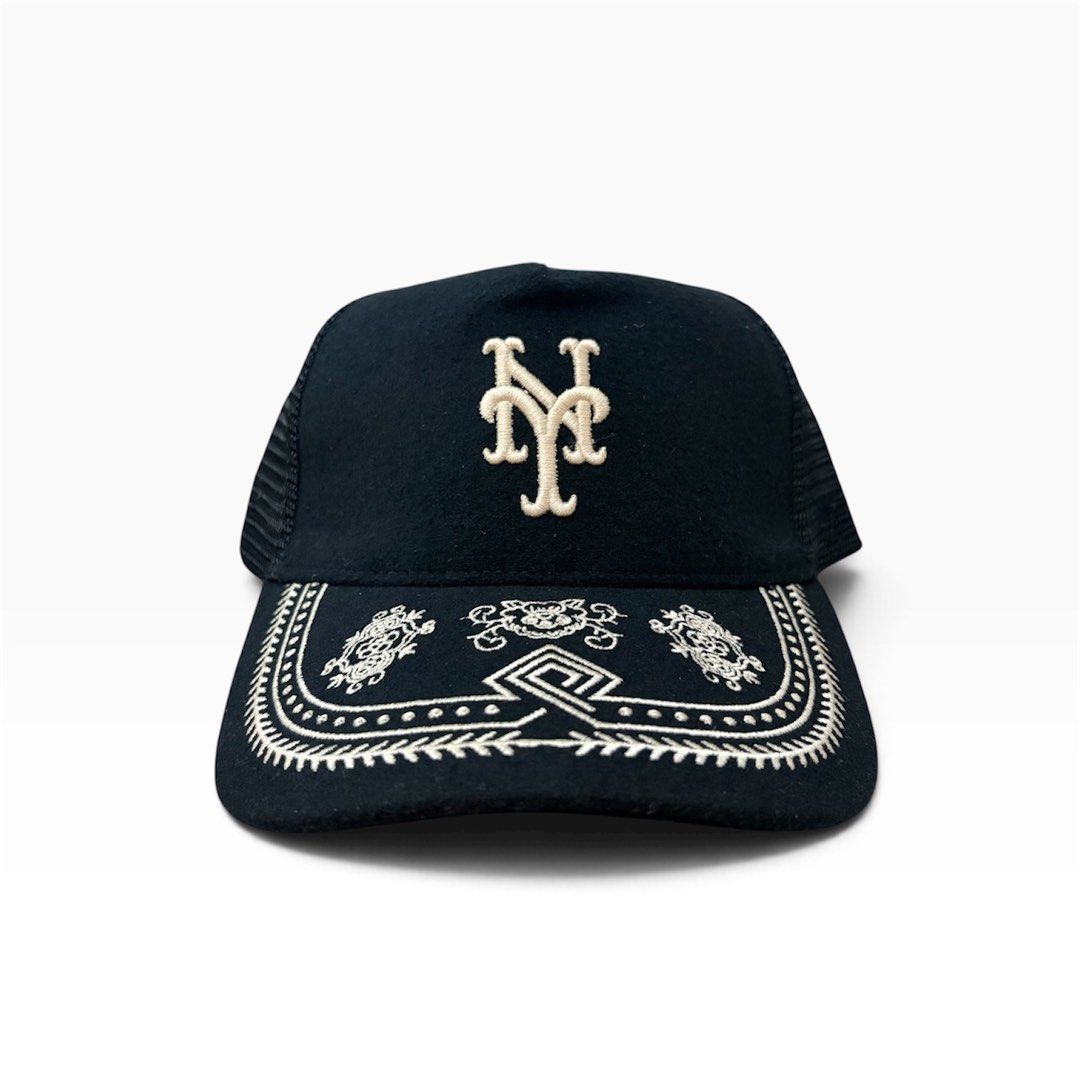 KITH x ‘47 New York Mets Fitted Cap (Category: Caps & Hats) located in San Jose. Submitted by porkjowls (Listing ID 1465931844, Image 1). Description: Brand new Authenticity not guaranteed No issue.