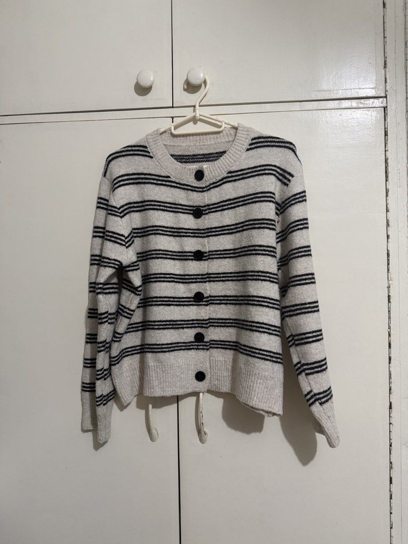 Knitted Cardian (Category: Coats, Jackets and Outerwear) located in Plaridel. Submitted by thriftingmama (Listing ID 1465843197, Image 3). Description: Knitted cardigan from Thailand. Free size up to 40 bust (stretchy fabric) . With removable collar. .