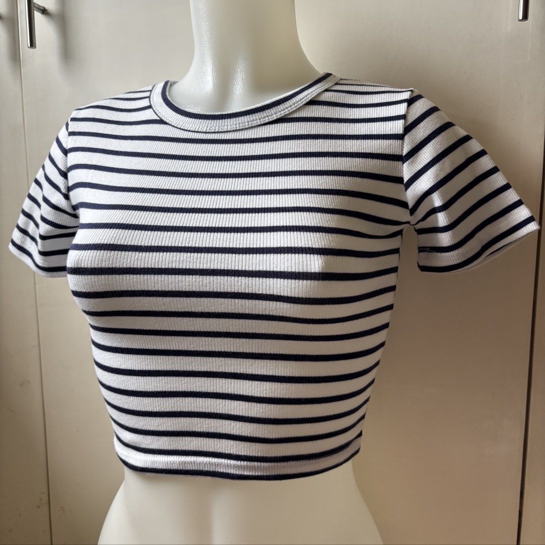 knitted top (Category: Blouses) located in Manila. Submitted by lavieelle (Listing ID 1465901810, Image 3). Description: - knitted top on sale, no flaws - bought at landmark for 399+ - best fit small to medium frames - rfs: decluttering .