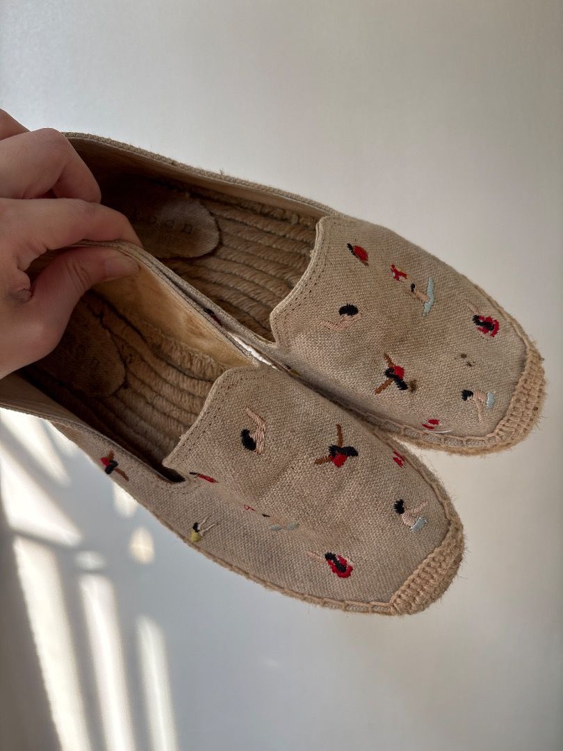 Kokoon Espadrilles (Category: Flats & Sandals) located in Quezon City. Submitted by icecreammonster (Listing ID 1465832206, Image 1). Description: Kokoon Espadrilles Local brand Size 8.