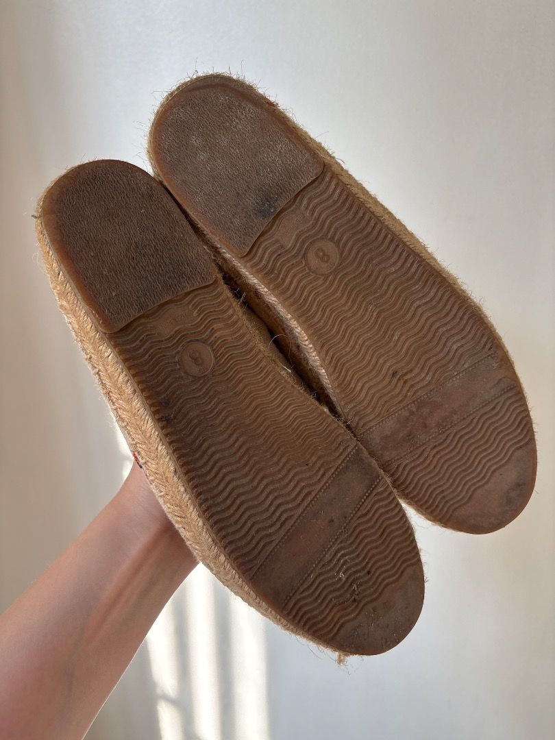 Kokoon Espadrilles (Category: Flats & Sandals) located in Quezon City. Submitted by icecreammonster (Listing ID 1465832206, Image 3). Description: Kokoon Espadrilles Local brand Size 8.