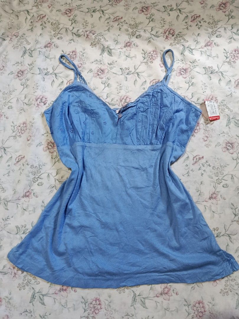 LA VIE EN ROSE TOP (Category: Sleeveless) located in Manila. Submitted by itzme_acquaria (Listing ID 1465850122, Image 1). Description: S-M.