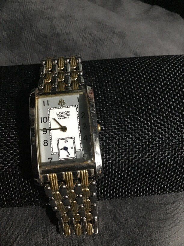 Labor Quartz authentic (Category: Women's Watches) located in Baguio. Submitted by agozun61 (Listing ID 1465916880, Image 1). Description: Quartz two tone gold and silver labor collection quartz..
