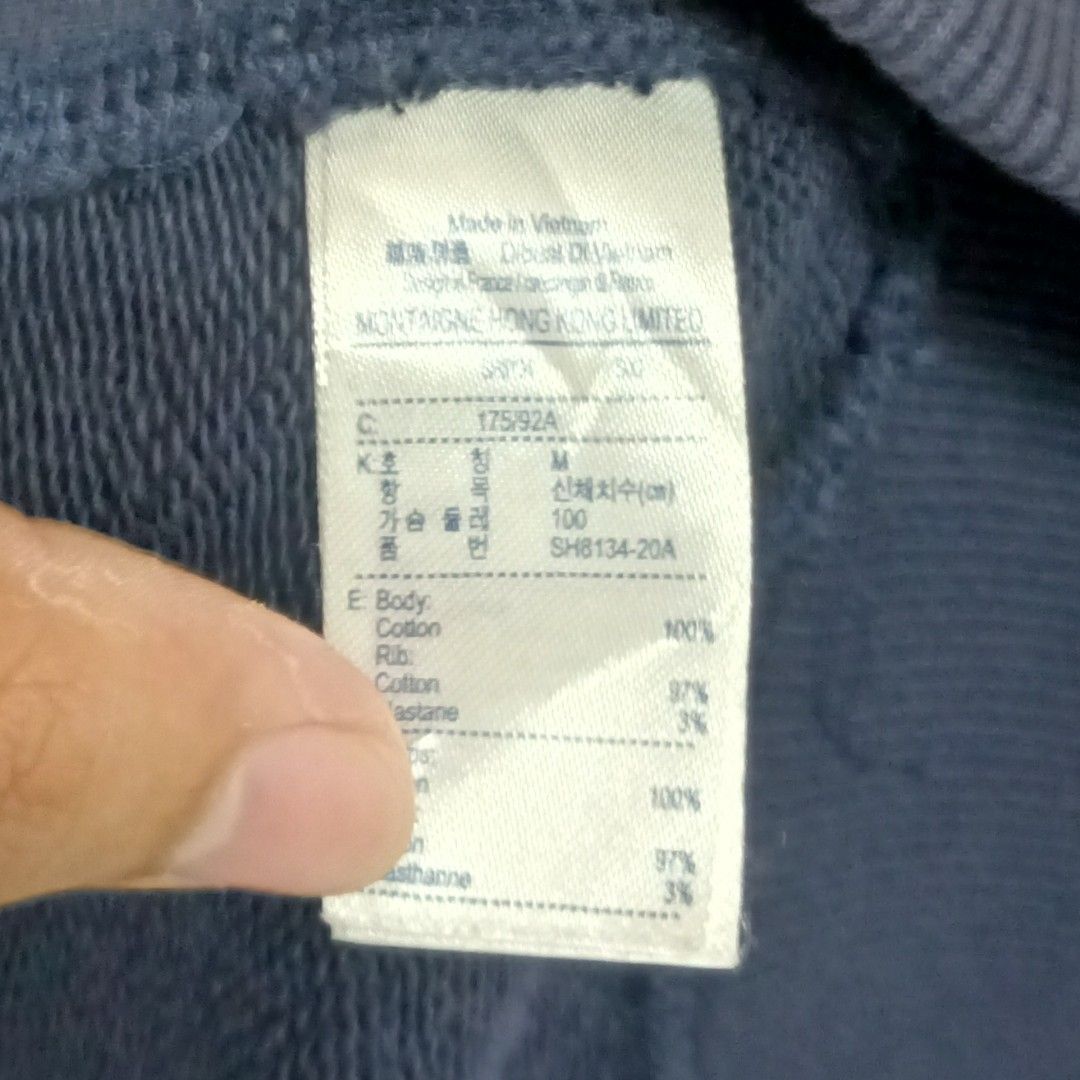 Lacoste Hoodie (Category: Coats, Jackets and Outerwear) located in Marawi City. Submitted by rajieeee (Listing ID 1465892259, Image 3). Description: SALE ‼️500 ONLY‼️ Very Good Condition Color rate 9.5/10 24 by 27 Authentic 💯 Issue : See last pic.