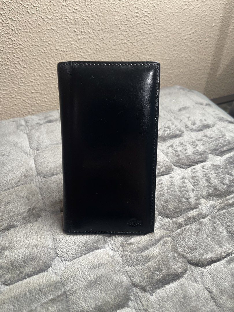 Lanspace Black Leather Long Wallet Card Holder (Category: Wallets & Card holders) located in Quezon City. Submitted by donnabelle7572 (Listing ID 1465933272, Image 1). Description: - Brand: Lanspace - Material: Black genuine leather - Condition: Clean interior and exterior, well-maintained structure - Storage: Plenty of card slots on both sides - Lining: Stylish patterned fabric in the bill compartment - Ideal for: Everyday organization of cards 