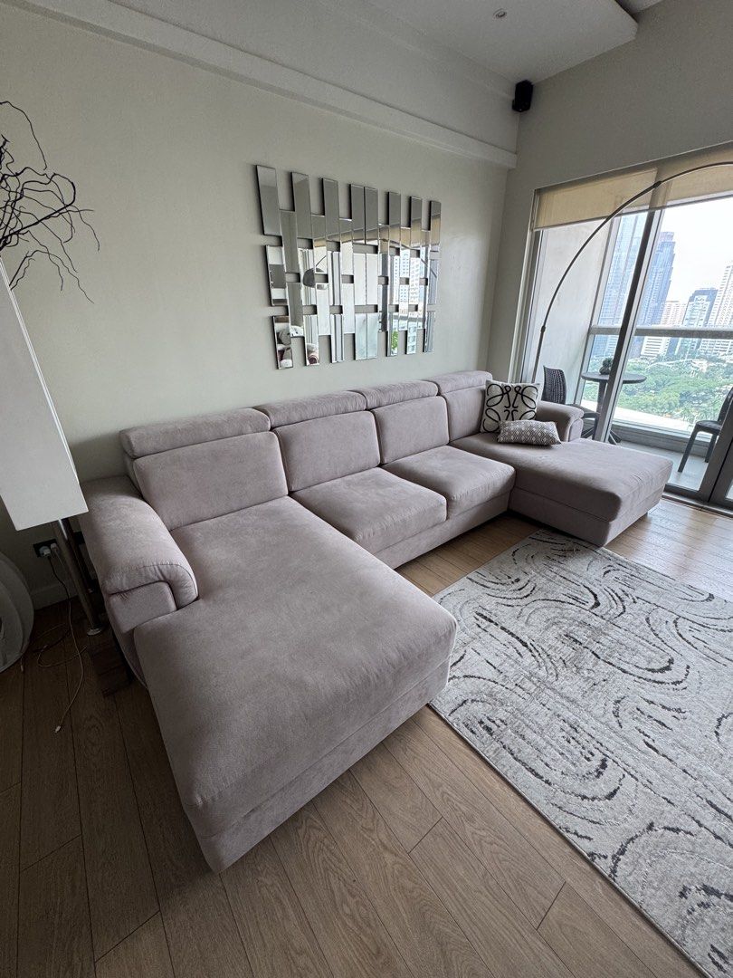 Large U-shaped velvet sectional sofa with headrests (Category: Sofas) located in Caloocan City. Submitted by alyonak (Listing ID 1465855757, Image 2). Description: Large Modular U-Shaped Sofa – ₱30,000 Spacious, comfortable sofa in very good condition. • Overall size: 330 × 160 cm • Three separate sections, easily moved and rearranged — they are not attached to each other • All headrests are adjustable • Modern design with soft, light-grey uphols