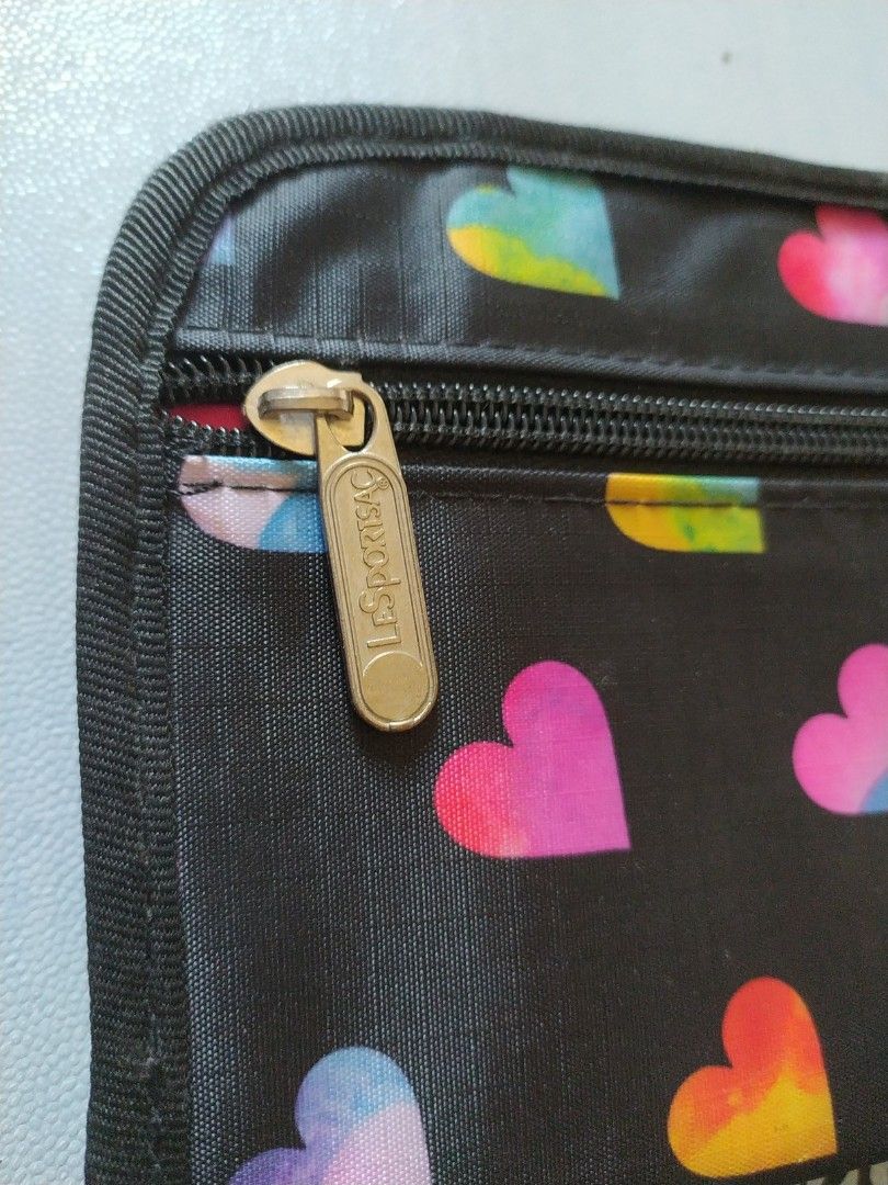 Le sportsac long wallet (Category: Wallets & Card holders) located in Manila. Submitted by timtam04 (Listing ID 1465826232, Image 2). Description: .