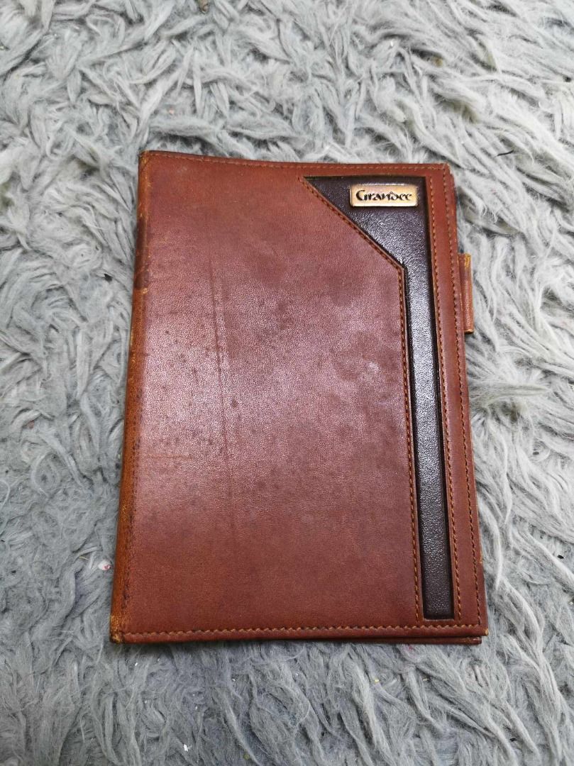 Leather Organizer Folder With Pen Holder (Category: Stationery & School Supplies) located in Santa Cruz. Submitted by jmy_surplus.2 (Listing ID 1465881748, Image 1). Description: Size ; L - 6.5 W - 4.5 Color ; Brown Type ; Organizer Folder Brand ; No brand Material ; Leather Style ; Brown leather organizer Folder LR 129 JMY 5 Batch #224.