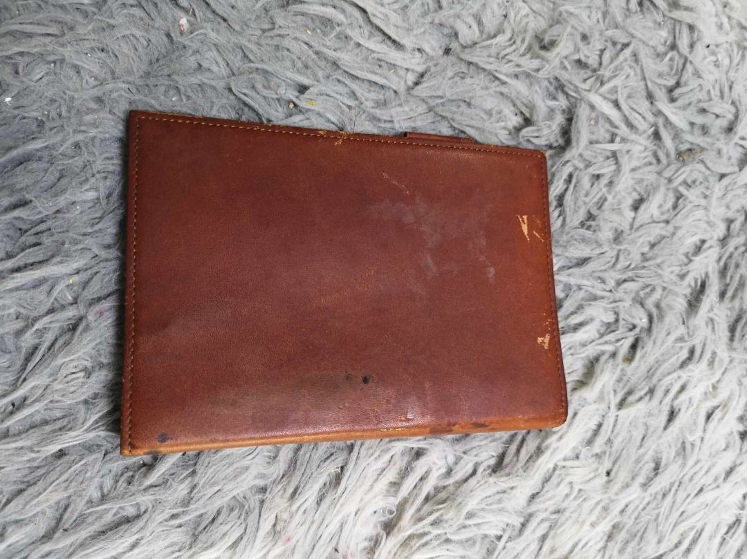 Leather Organizer Folder With Pen Holder (Category: Stationery & School Supplies) located in Santa Cruz. Submitted by jmy_surplus.2 (Listing ID 1465881748, Image 3). Description: Size ; L - 6.5 W - 4.5 Color ; Brown Type ; Organizer Folder Brand ; No brand Material ; Leather Style ; Brown leather organizer Folder LR 129 JMY 5 Batch #224.