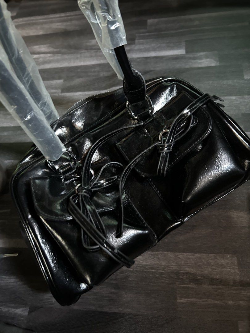leather sling bag (Category: Shoulder Bags) located in Manila. Submitted by thvazi (Listing ID 1465836216, Image 3). Description: bnew never been used bought for 400+ from orange app not my style jnt/sdd.
