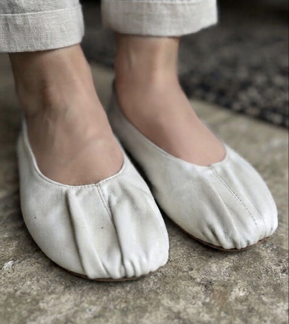 Leather Slip-On Flats (Category: Flats & Sandals) located in Donsol. Submitted by saksthriftavenuebyluckymaria8 (Listing ID 1465878463, Image 1). Description: - Brand: masoomake - Style: leather slip-on flats with rounded toes and gathered center stitch details - Comfort: Super soft material and very comfortable for everyday use - Details: Tan inner sole with embossed logo - Condition: excellent used condition Insoles 24.5cm OK for wide feet .