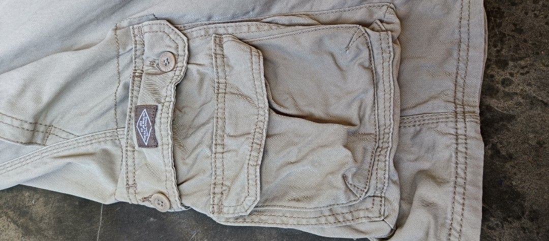 Lee Beige Cargo Shorts with Multiple Pockets (Category: Shorts) located in Manila. Submitted by sandobag (Listing ID 1465820538, Image 3). Description: - Size: 42 L 23 - Excellent condition - Color rate:10/10 - Brand: Lee - Color: Classic beige - Material: Sturdy cotton with contrast stitching - Pockets: Multiple utility pockets on sides and back with secure button closures - Features: Standard zip fly and sturdy belt loops - Versatility: Great f