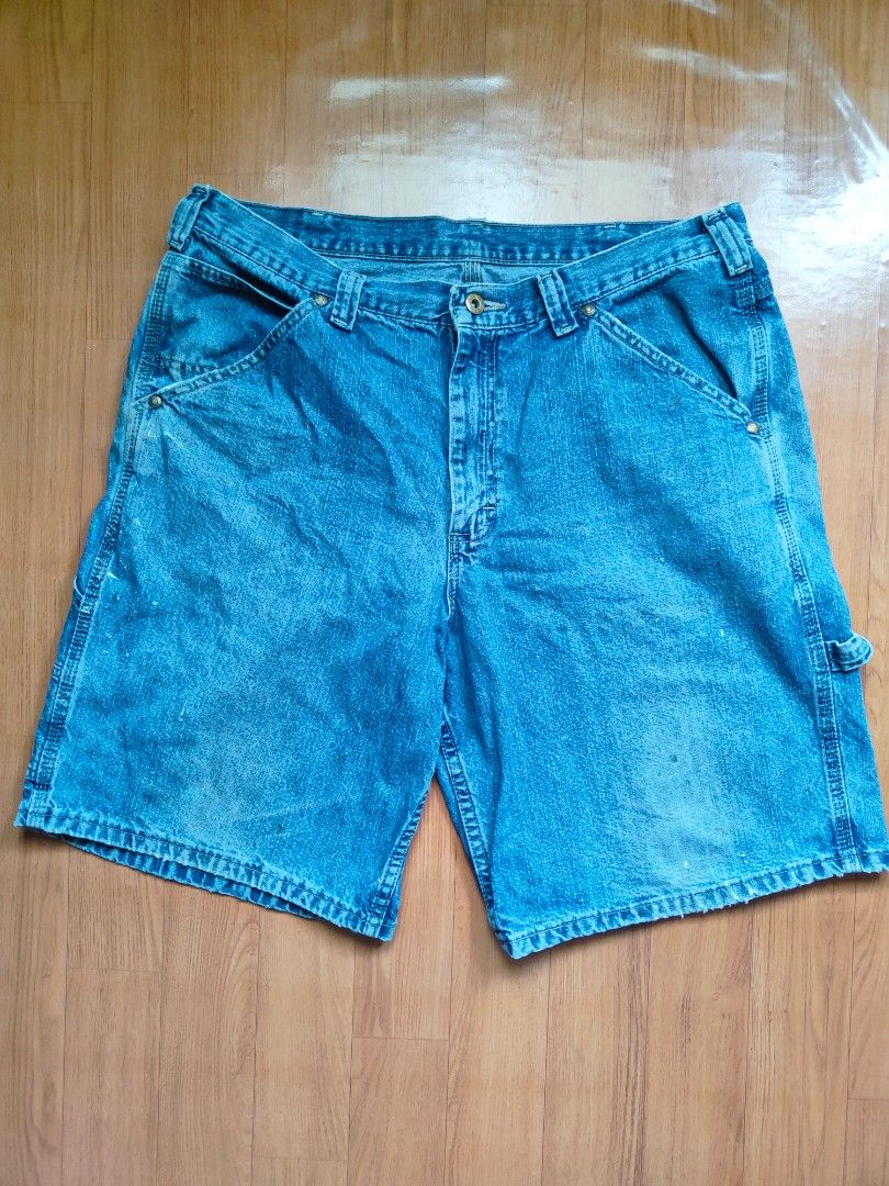 LEE DUNGAREES DENIM SHORT (Category: Shorts) located in Pasig City. Submitted by melvincorre004 (Listing ID 1465842282, Image 2). Description: VINTAGE LEE DUNGAREES DENIM CARPENTER ISSUE- PAINT KAYA NAMAN MATANGGAL PERO HINDI KO ALAM PANO DIMES: WAIST - 36 LENGTH -22 WIDE LEG- 13.