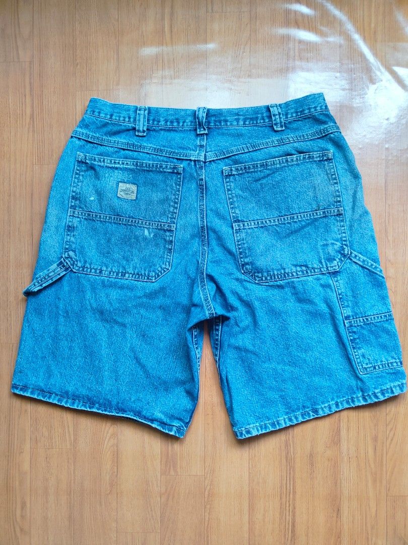 LEE DUNGAREES DENIM SHORT (Category: Shorts) located in Pasig City. Submitted by melvincorre004 (Listing ID 1465842282, Image 3). Description: VINTAGE LEE DUNGAREES DENIM CARPENTER ISSUE- PAINT KAYA NAMAN MATANGGAL PERO HINDI KO ALAM PANO DIMES: WAIST - 36 LENGTH -22 WIDE LEG- 13.