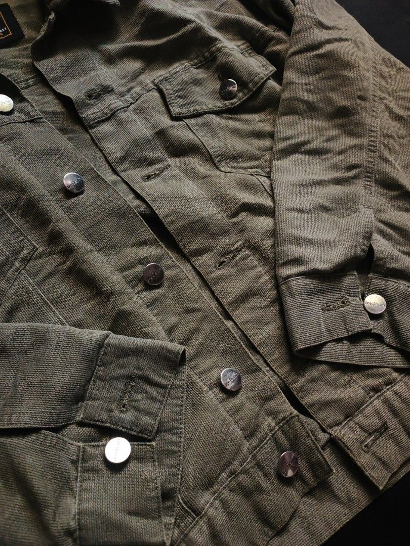 Lee Sanforized Corduroy Jacket Size S Olive Green (Category: Coats, Jackets and Outerwear) located in Manila. Submitted by mysticphoenix_c7726d (Listing ID 1465888774, Image 3). Description: - Brand: Lee - Color: Olive green - Material: Corduroy - Size: Small - Fit: Classic - Closure: Button-up front with buttoned cuffs - Pockets: Two chest pockets with button flaps - Details: Branded metal hardware and structured collar.