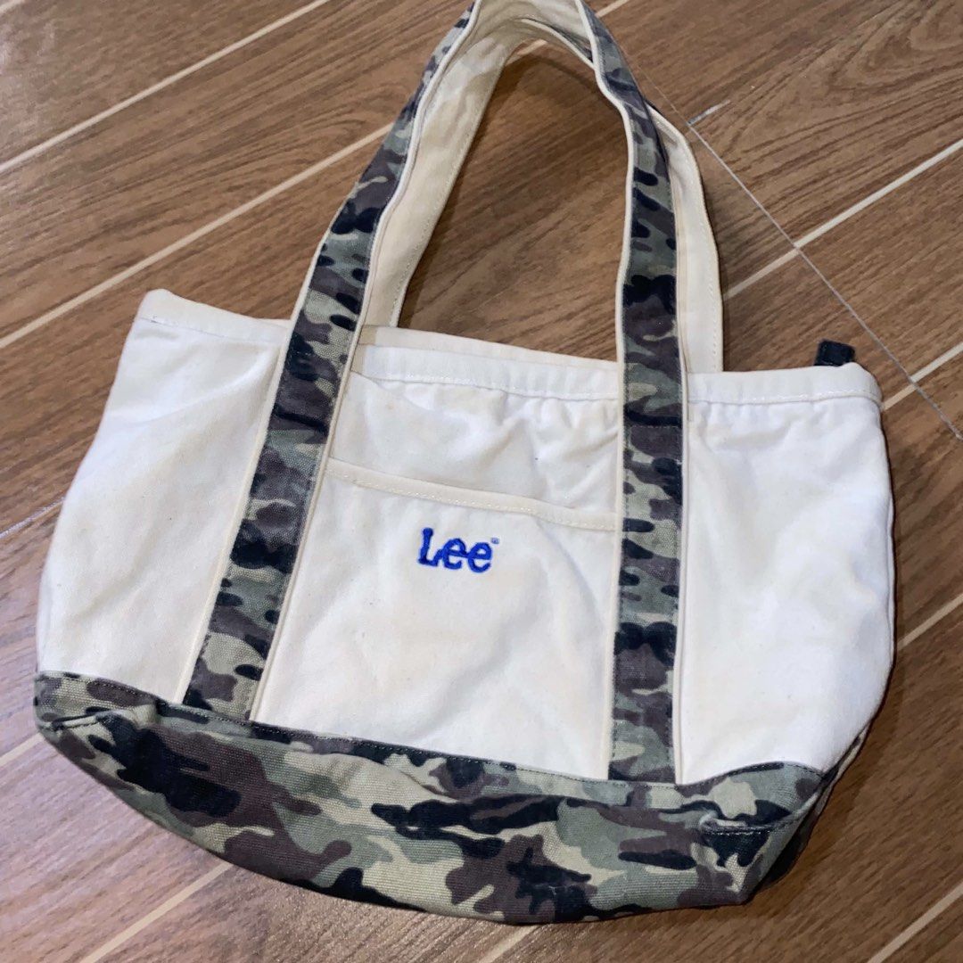 Lee tote bag (Category: Tote Bags) located in Paete. Submitted by fat.archives (Listing ID 1465849626, Image 1). Description: .