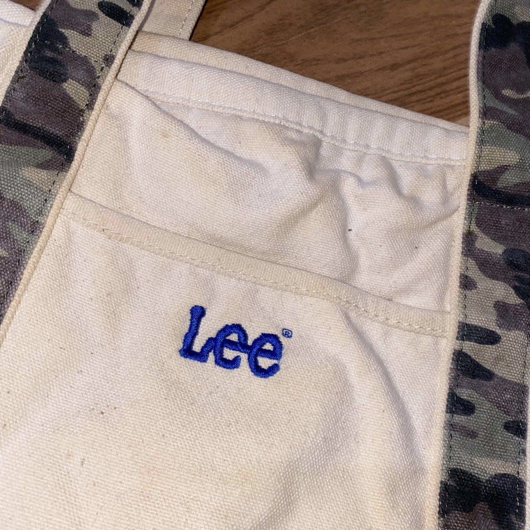 Lee tote bag (Category: Tote Bags) located in Paete. Submitted by fat.archives (Listing ID 1465849626, Image 2). Description: .