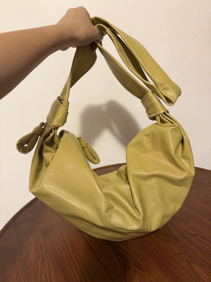 Lemaire Knot Sling (Category: Luxury Bags & Wallets) located in San Fernando. Submitted by gbagscollection (Listing ID 1465933688, Image 3). Description: Genuine leather Ykk zip With tag Genuine leather May dustbag pa po.